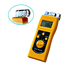 How does a moisture meter work?