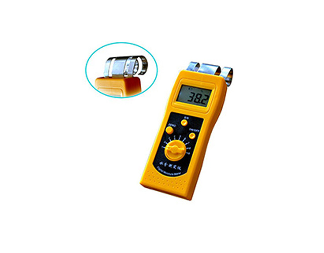 How does a moisture meter work?